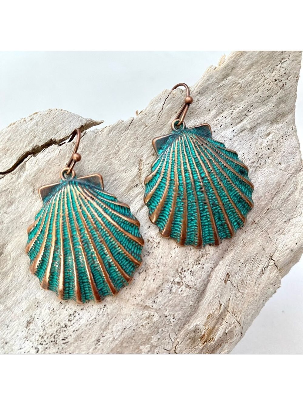 Stunning Boho shell earrings w bronze/copper vibe 🦋✨